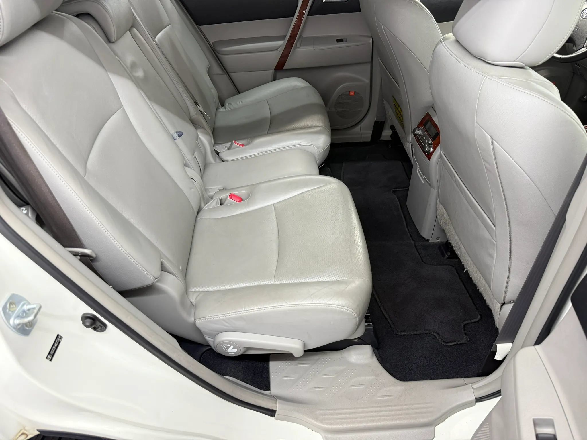 Used 2013 Toyota Highlander Limited AWD/4WD image 17