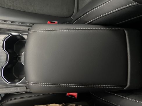 New 2025 Jeep Grand Cherokee Altitude image 12