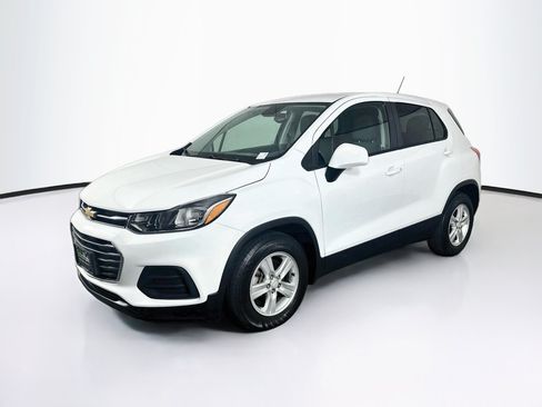 Used 2022 Chevrolet Trax LS w/ Tint and Cruise Package FWD image 3