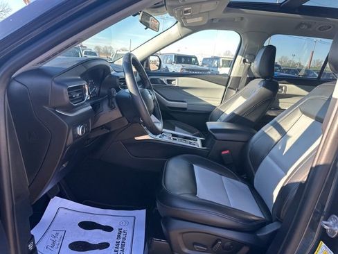 Used 2022 Ford Explorer XLT w/ Equipment Group 202A image 31