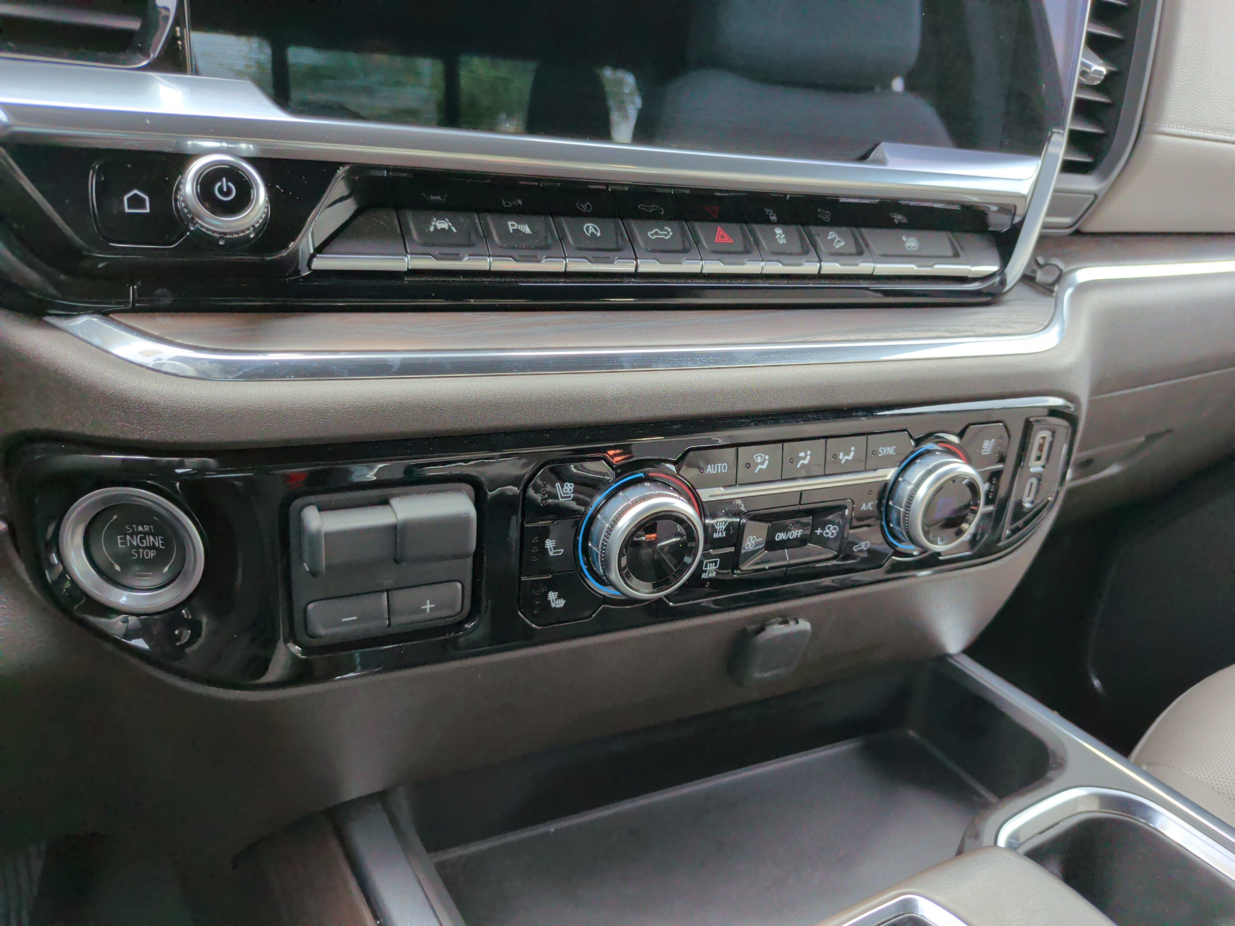 Used 2024 GMC Sierra 1500 SLT w/ SLT Premium Plus Package AWD/4WD image 19