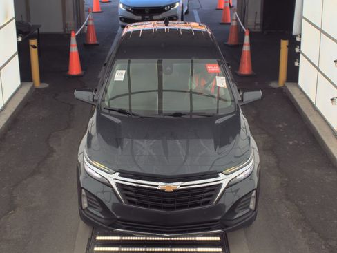 Used 2022 Chevrolet Equinox LT FWD image 2