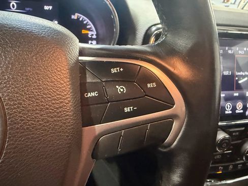 Used 2019 Jeep Grand Cherokee Limited image 14