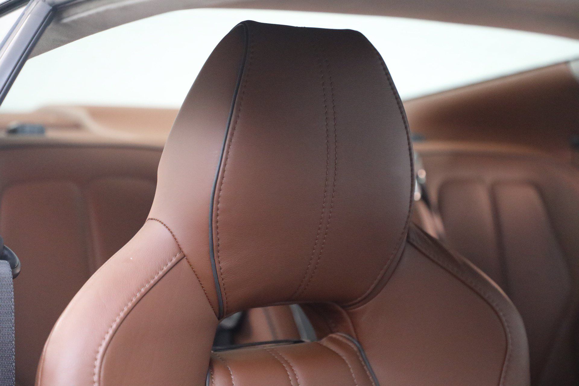 Used 2014 Aston Martin DB9 Coupe RWD image 23
