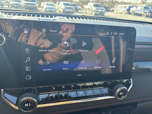 Used 2024 Chevrolet Colorado Z71 w/ Z71 Convenience Package 2 image 26