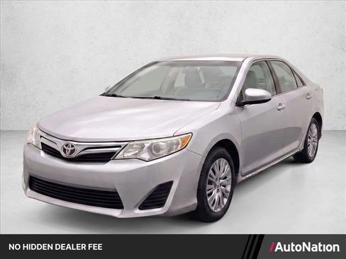 Used 2014 Toyota Camry LE FWD image 1