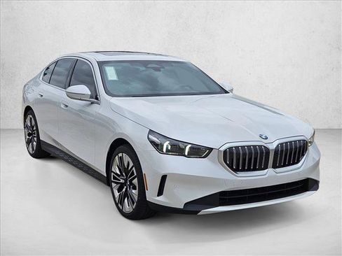 Used 2026 BMW 530i w/ Premium Package RWD image 3