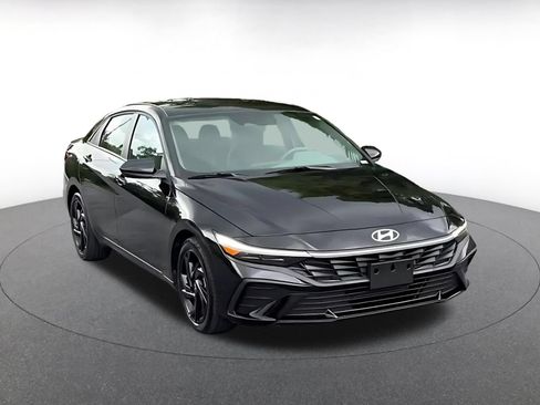 Used 2026 Hyundai Elantra Sport FWD image 3