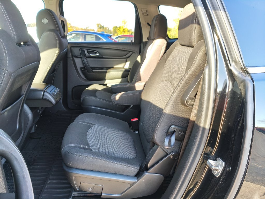 Used 2017 Chevrolet Traverse LT w/ Style and Technology Package FWD image 11