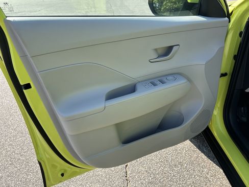 Certified 2025 Hyundai Kona SEL AWD/4WD image 15