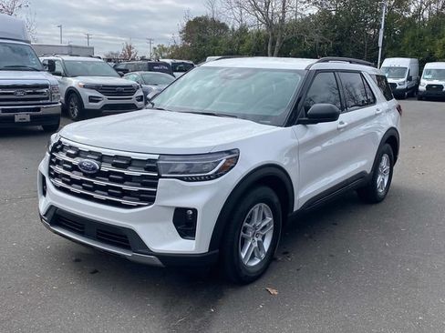 New 2026 Ford Explorer Active w/ Active Comfort Package RWD image 3
