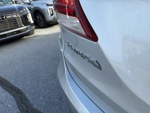 Used 2017 Hyundai Santa Fe SE image 8