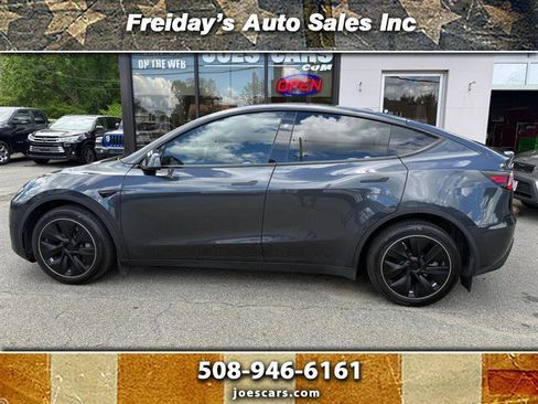 Used 2024 Tesla Model Y Long Range AWD/4WD image 1