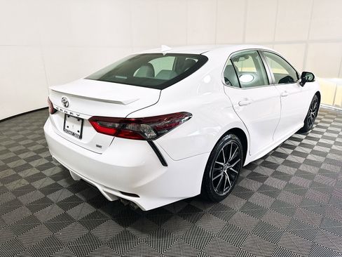 Used 2023 Toyota Camry SE FWD image 3