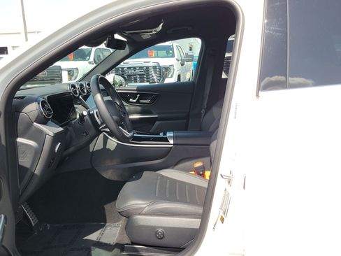 Used 2025 Mercedes-Benz GLC 350e 4MATIC image 21