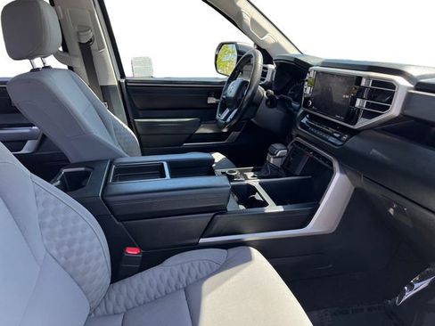 Used 2022 Toyota Tundra SR5 w/ SR5 Convenience Package AWD/4WD image 20