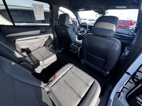 Used 2025 Buick Enclave Preferred image 11