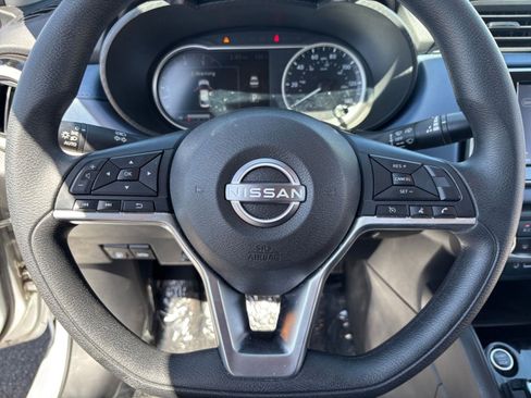 Used 2025 Nissan Versa SV FWD image 25