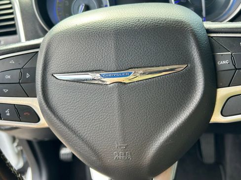 Used 2018 Chrysler 300 Limited RWD image 24