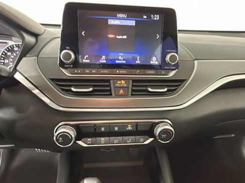 Used 2024 Nissan Altima 2.5 SR FWD image 24
