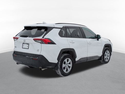 Used 2021 Toyota RAV4 LE image 3