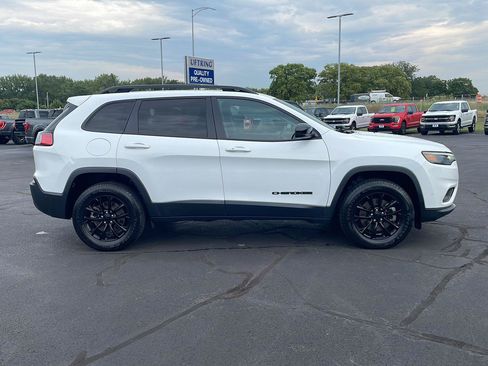 Used 2023 Jeep Cherokee Altitude Lux AWD/4WD image 6