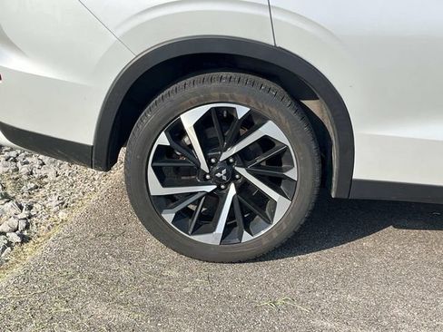Used 2024 Mitsubishi Outlander SE Black Edition AWD/4WD image 13