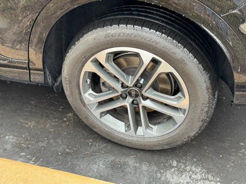 Used 2025 Audi Q5 Premium w/ Convenience Package image 5