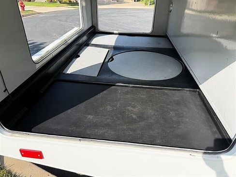Used 2014 Ford E-450 and Econoline 450 Super Duty w/ Motorhome Prep Package RWD image 16