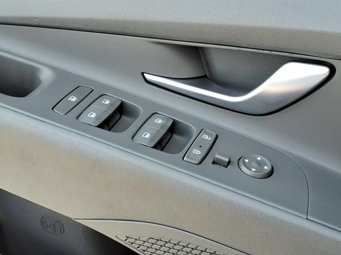 Used 2023 Hyundai Elantra SEL w/ Preferred Accessory Package FWD image 26