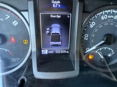 Used 2017 Toyota Tacoma TRD Off-Road image 17