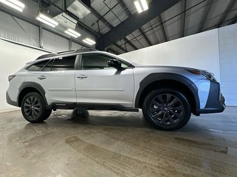 Used 2025 Subaru Outback Onyx Edition XT image 3