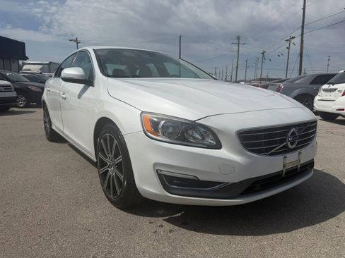 Used 2017 Volvo S60 T5 Inscription image 7