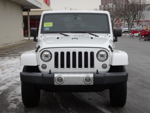 Used 2018 Jeep Wrangler Unlimited Sahara w/ Connectivity Group AWD/4WD image 2
