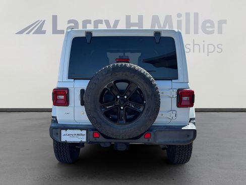 Used 2019 Jeep Wrangler Unlimited Sahara AWD/4WD image 4