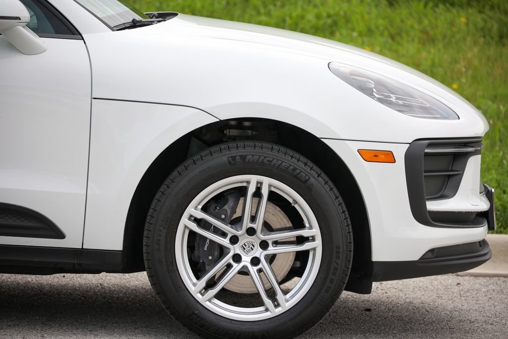 Certified 2026 Porsche Macan AWD/4WD image 30