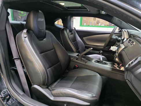 Used 2014 Chevrolet Camaro SS w/ SS Performance Package RWD image 21