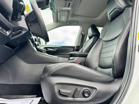 Used 2022 Toyota RAV4 XLE Premium AWD/4WD image 19