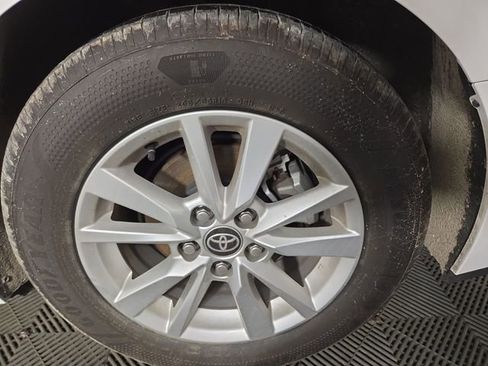 Used 2025 Toyota Camry LE image 11