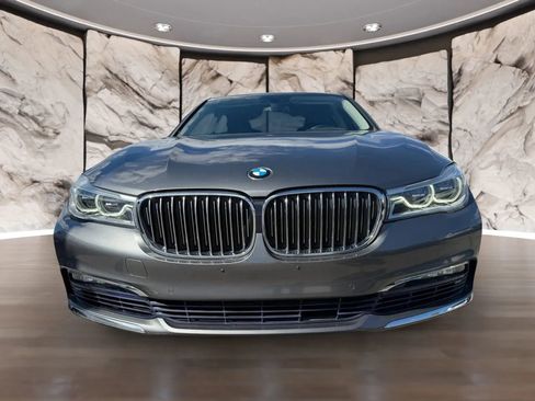 Used 2016 BMW 750i image 2