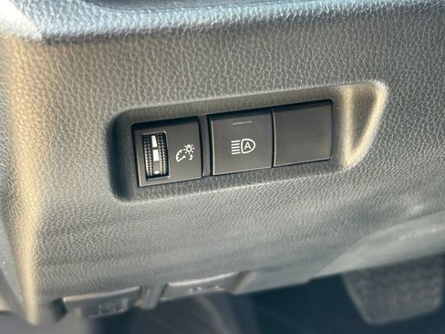Used 2022 Toyota RAV4 XLE AWD/4WD image 24
