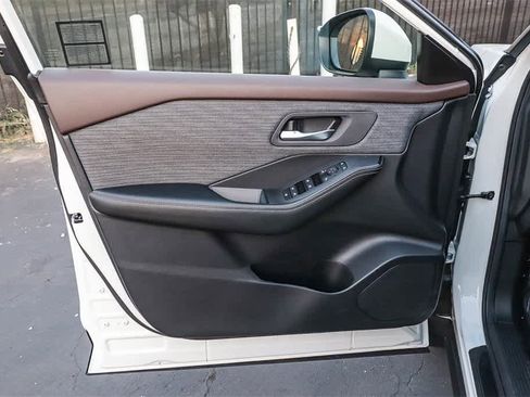 Used 2023 Nissan Rogue SV image 22