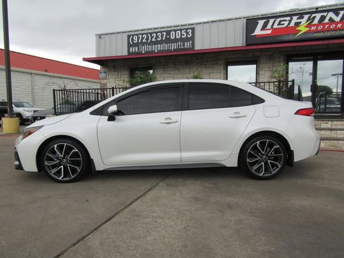 Used 2021 Toyota Corolla SE w/ SE Premium Package FWD image 2
