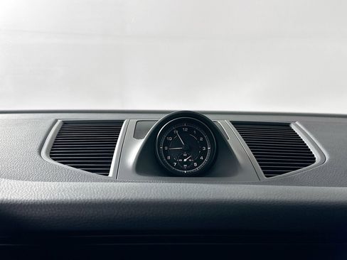 Certified 2025 Porsche Macan image 24