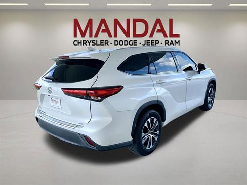 Used 2020 Toyota Highlander XLE FWD image 6