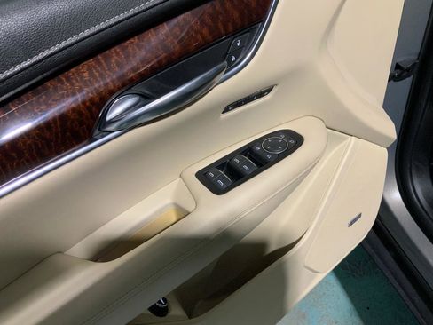 Used 2017 Cadillac XT5 Luxury image 8