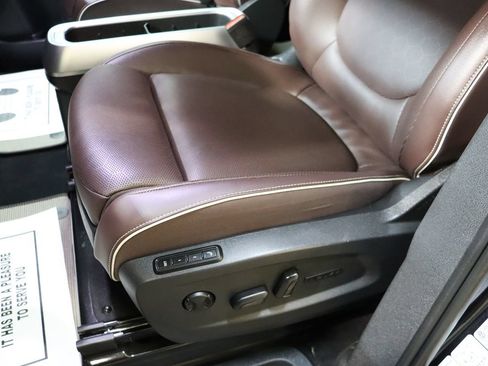 Used 2025 Volkswagen ID. Buzz Pro S RWD image 33
