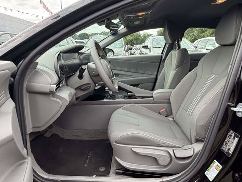 Used 2023 Hyundai Elantra SEL w/ Convenience Package FWD image 8