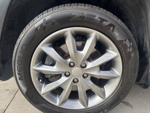 Used 2018 Jeep Cherokee Limited FWD image 23