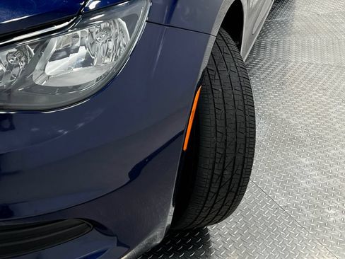 Used 2017 Chrysler Pacifica Touring w/ Tire & Wheel Group FWD image 41